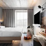 Отель Moxy 4*