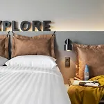 Moxy 4*