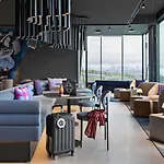Moxy Отель