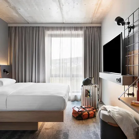Hotel Moxy 4*