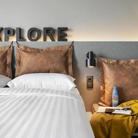 Moxy 4*