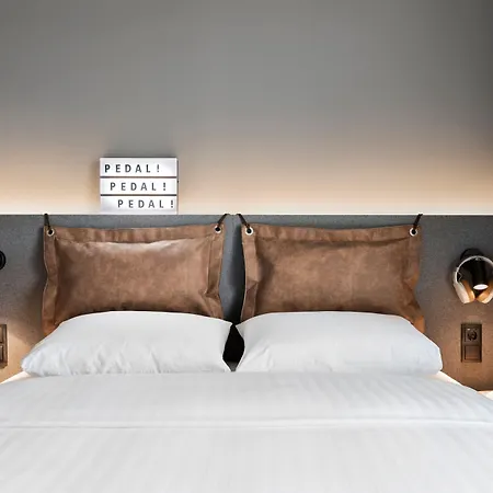 Moxy Hotel 4*