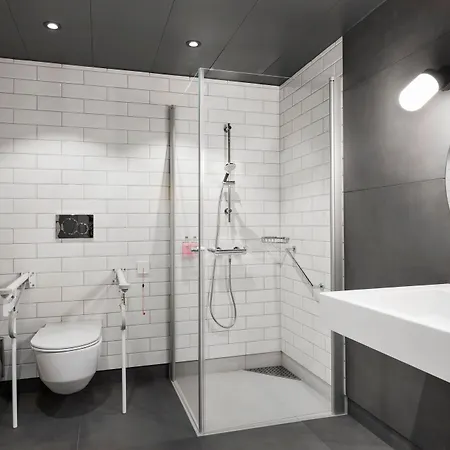 Moxy 4*
