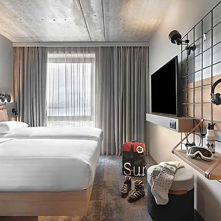 Moxy 4*
