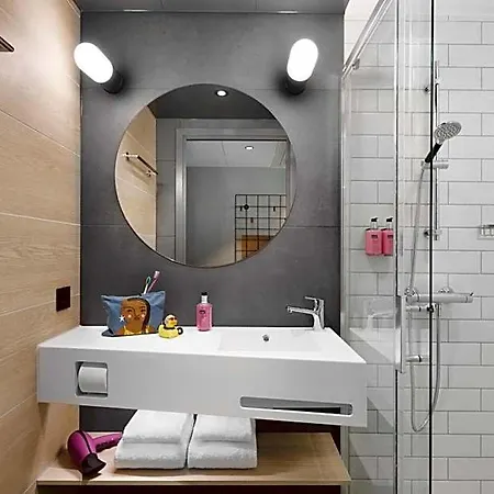 Moxy 4*