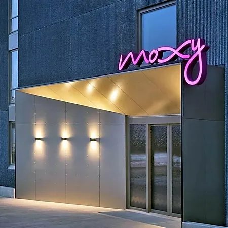 Otel Moxy 4*