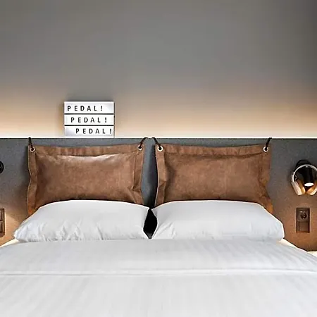 Moxy Szálloda 4*