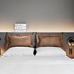 Moxy Hotel 4*