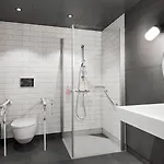 Moxy 4*