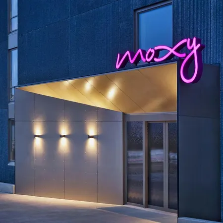 Moxy 4*