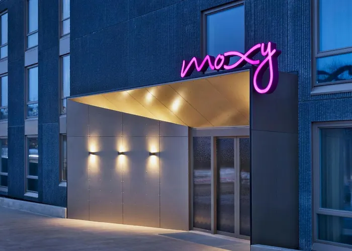 Moxy 4*